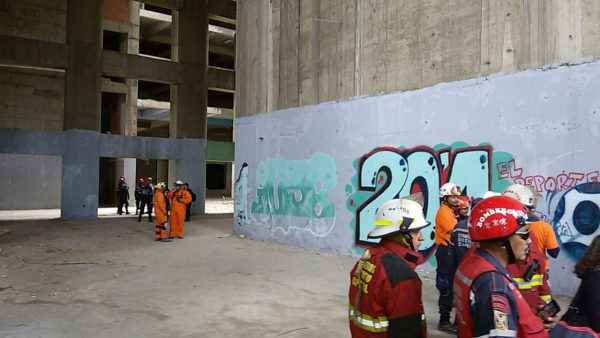 Funcionarios dentro de la Torre de David