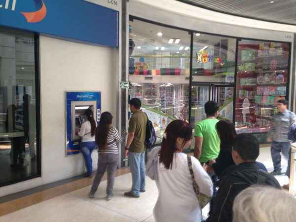 Banco Mercantil del Centro Comercial Sambil 12:03 pm